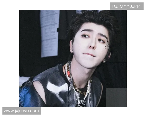 蔡徐坤与足球明星的完美结合引发热议粉丝狂欢的背后故事